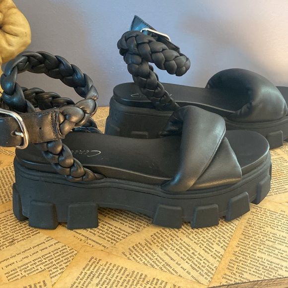 Sam Edelman NY chunky Amkle Strap Sandals - Picture 3 of 8